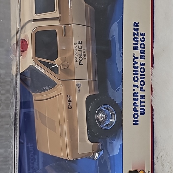 Metals Die Cast Stranger Things Hopper's Chevy Blazer With Police Badge - Picture 4 of 6